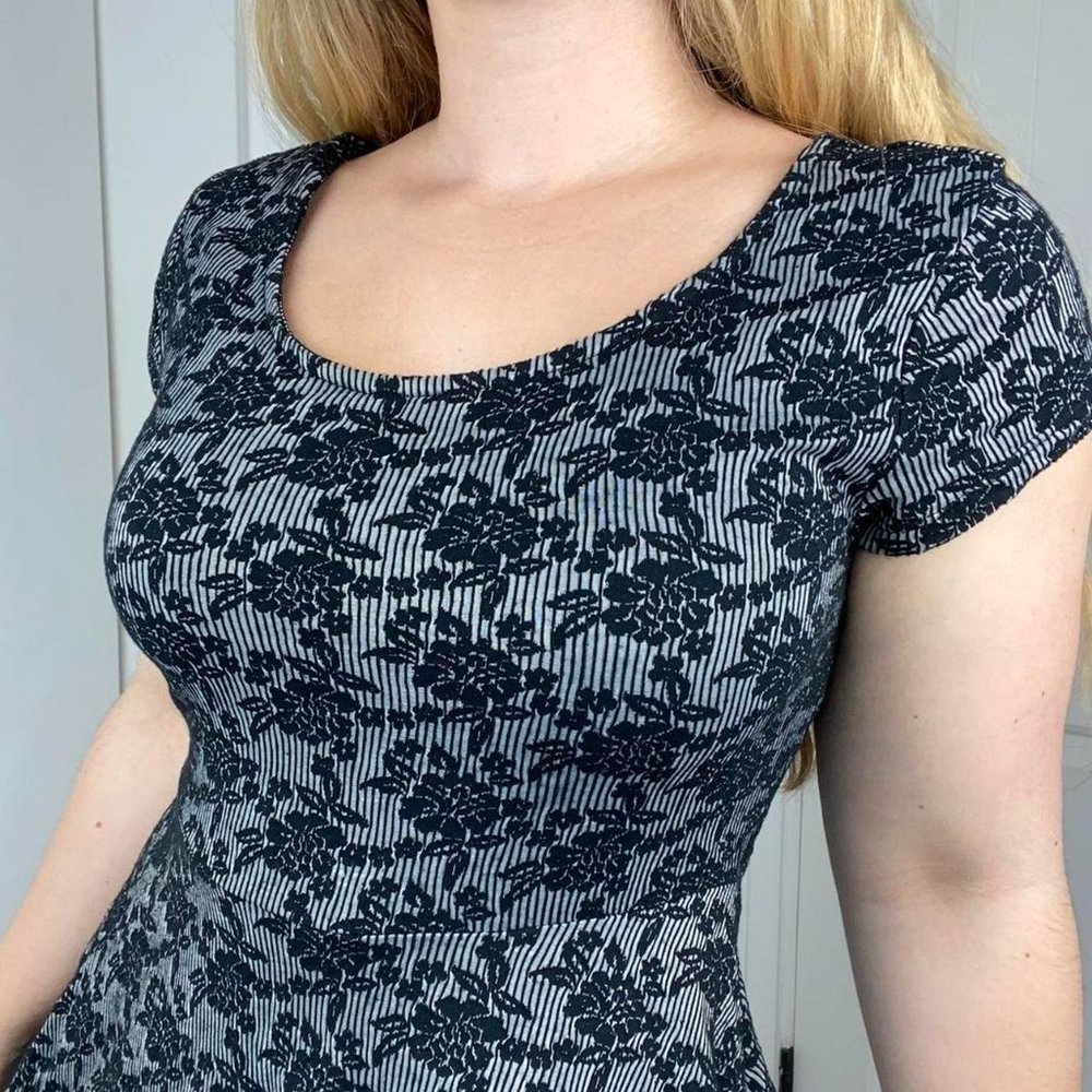 FOREVER21 Black Floral Mini Dress